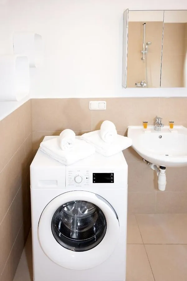 Premium 80 M2 Apartment - Free Parking Vienna 0*,